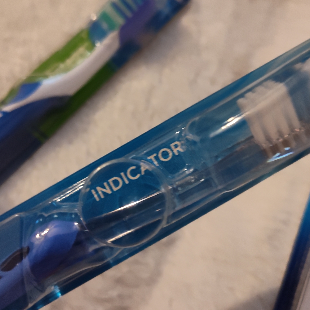 Oral-B Blue Toothbrush Set - Picture 6 of 6
